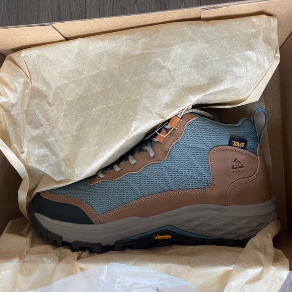 Teva Ridgeview Mid Boots - Picture 3 of 3